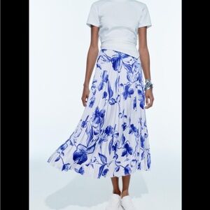 FLORAL PRINT PLEATED SKIRT